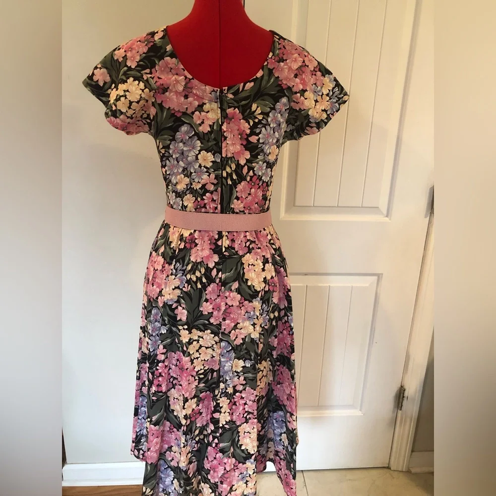 Vintage Floral Midi Length Tea Dress With Pink Belt - Picture 8 of 15